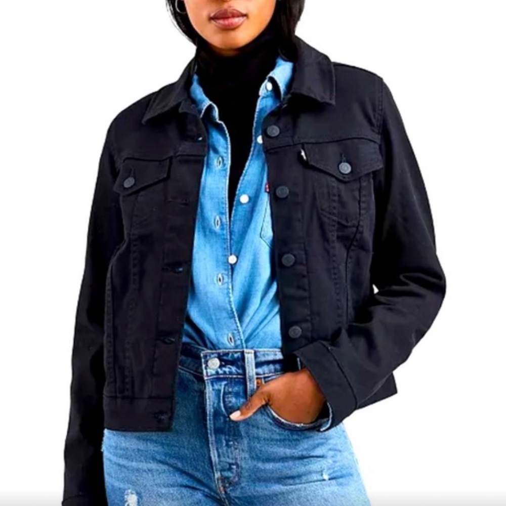 NWOT LEVI’S CLASSIC DENIM TRUCKER JACKET